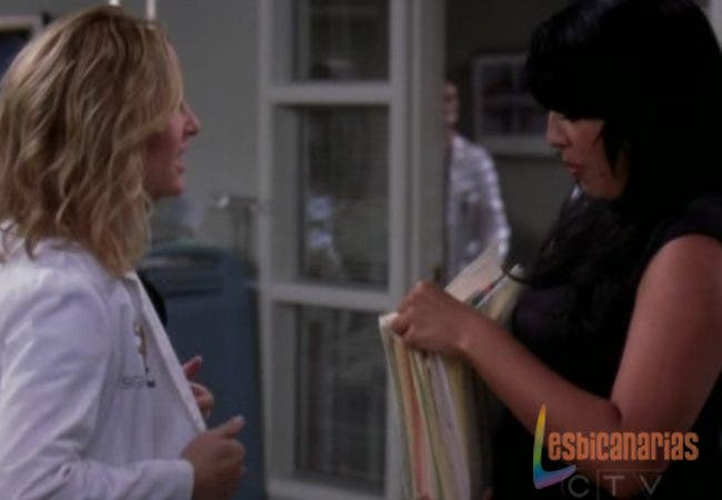 Callie y Arizona platicando