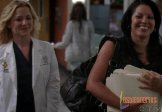 Callie y Arizona caminando juntas