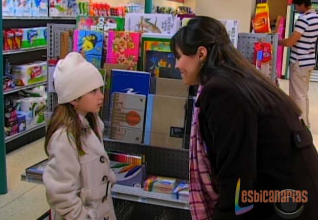 Natalia y Emma de compras en Guiding Light