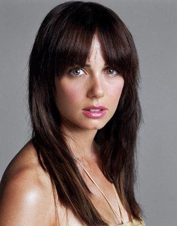 Mia Kirshner volverá a nuestras pantallas