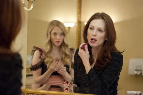 Julianne Moore y Amanda Seyfried en el trailer de Chloe