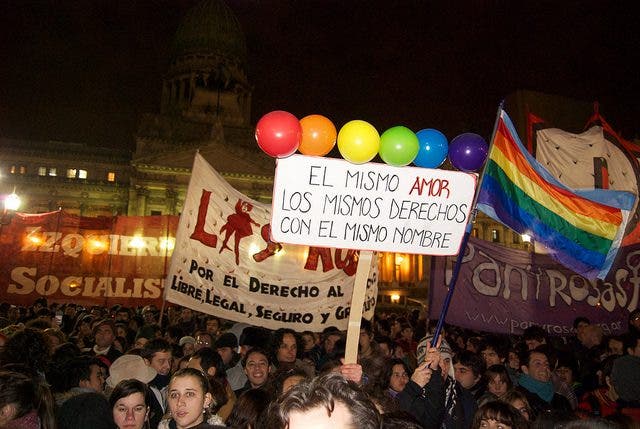 Argentina aprueba el matrimonio gay