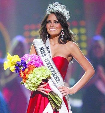 Jimena Navarrete es la nueva miss universo