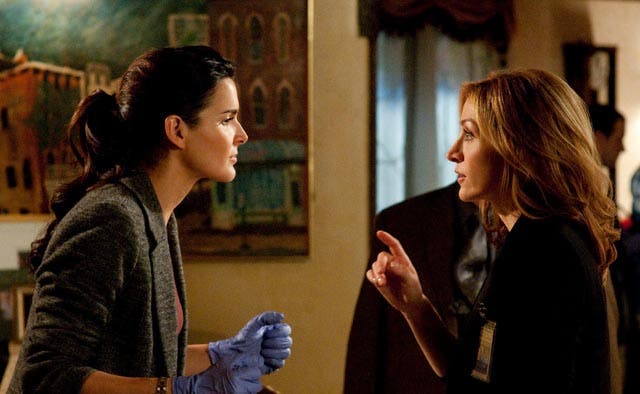 Rizzoli and Isles 4 Angie Harmon and Sasha Alexander PH Darren Michaels