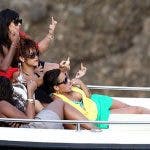 Rihanna besando chica 3