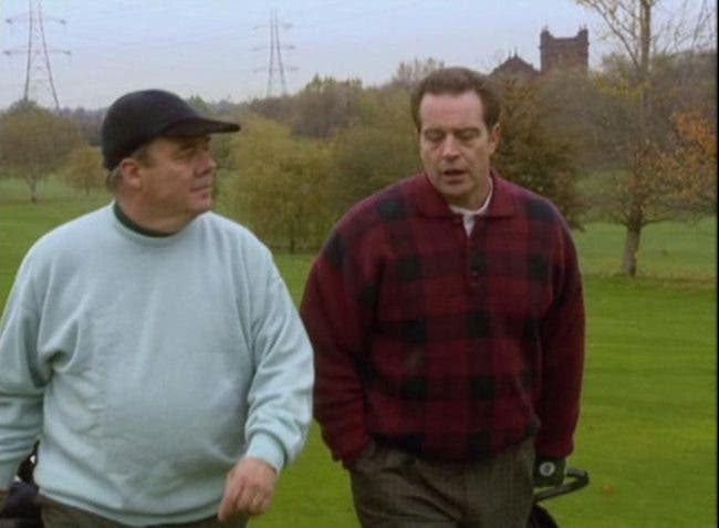 BG 2x04 Fenner y Big Boss jugando al golf