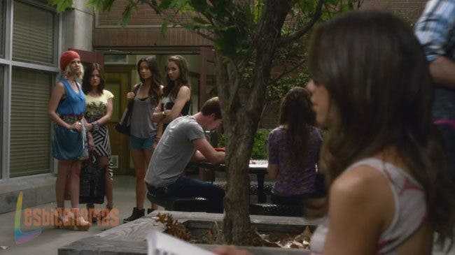 Pretty Little Liars 3x03 01