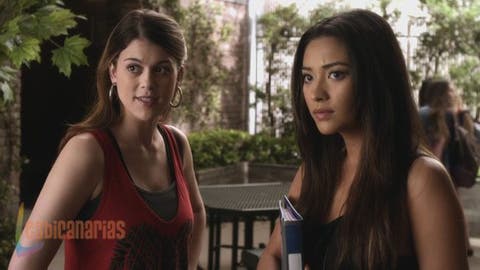 Emily y Paige en Pretty Little LIars