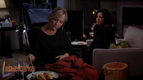 Callie y Arizona comiendo