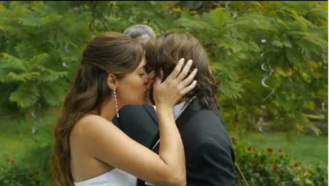 Ivy y Nico beso boda