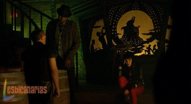 Kenzi, Hale y Trick preocupados