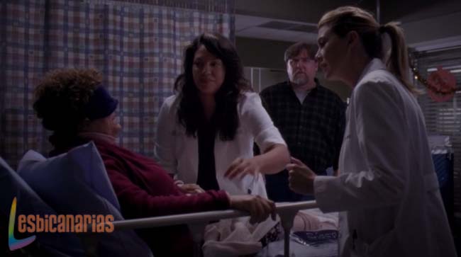 Callie atendiendo a la mujer que tiene miedo