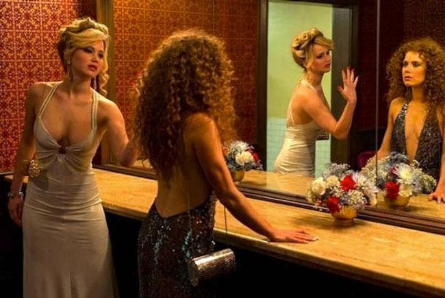 Jennifer Lawrence y  Amy Adams comparten un beso lésbico en “American Hustle”