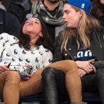 Michelle Rodriguez y Cara delevingne fumando