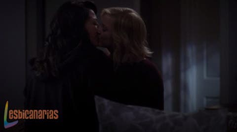 Callie y Arizona beso