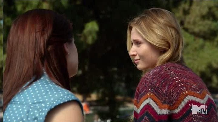 Karmy platicando