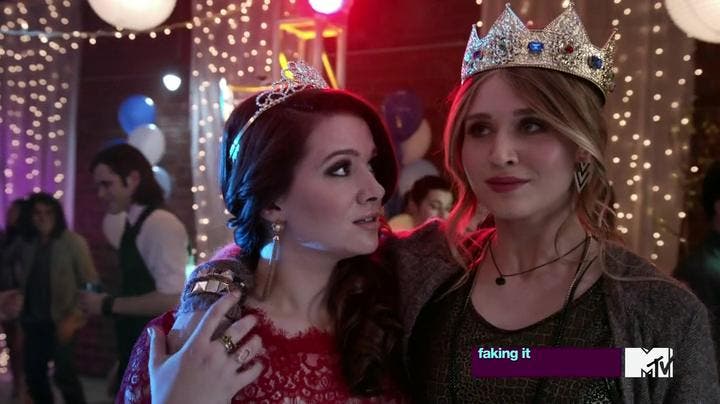 Amy y Karma Faking It