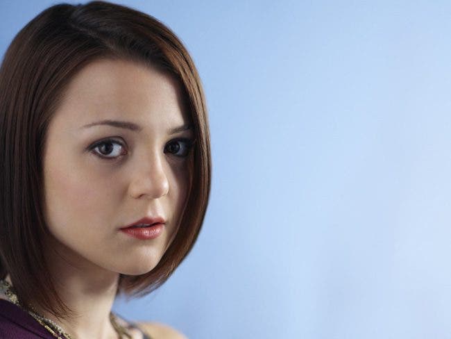 Kathryn Prescott de Skins está en la UCI después de sufrir un terrible accidente