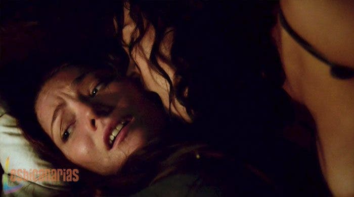 Anne y Max en Black Sails