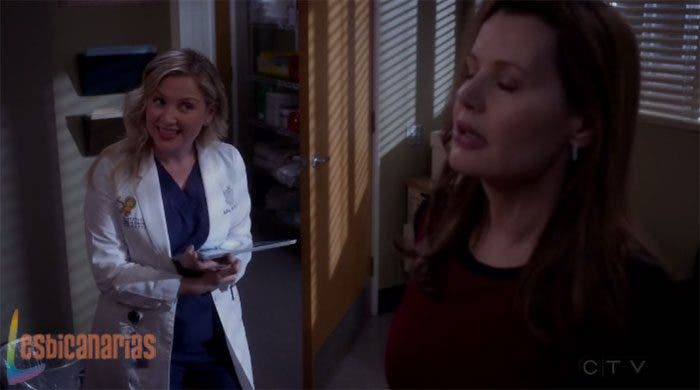 Arizona sonriendo en Anatomía de Grey