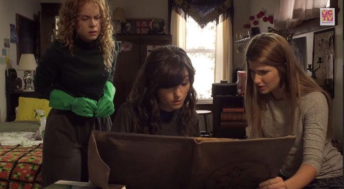 Perry,-Carmilla-y-Laura-estudiando