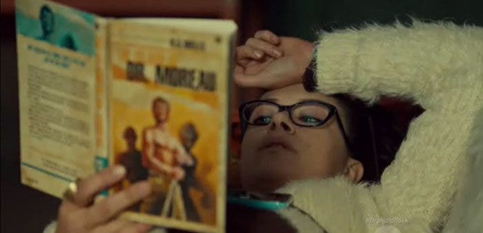 cosima estudiando en Orphan Black