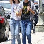 Kristen Stewart y Alicia Cargile bebiendo