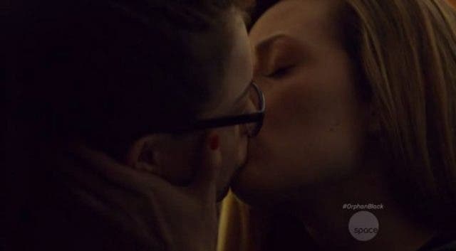 beso-cosima-y-delphine