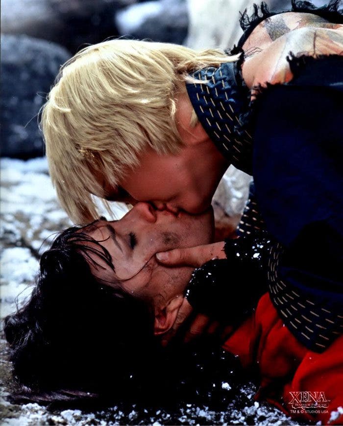 Xena-y-Gabrielle-beso