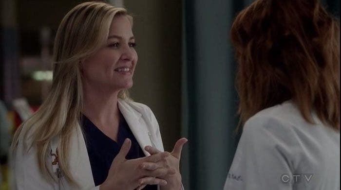 Arizona hablando con April