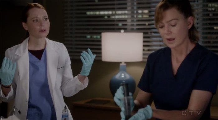 Penny peleando con Meredith