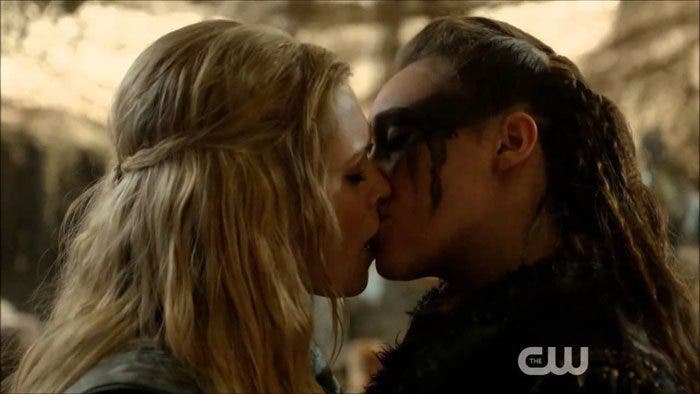 Clarke y Lexa beso