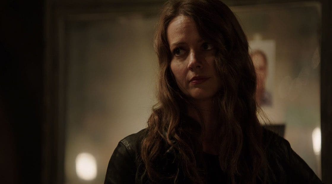 Root mirando de lado