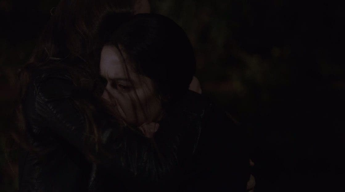 Root se abraza a Shaw