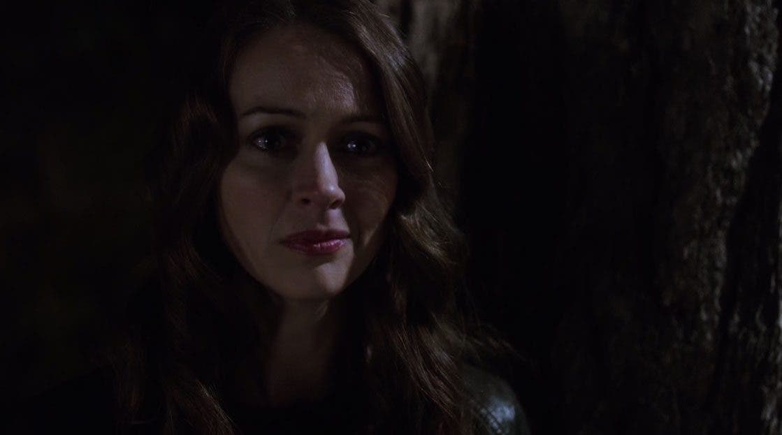 Root sonriéndole a Shaw