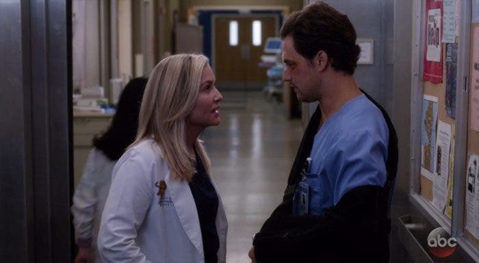 Arizona hablando con Deluca