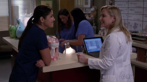 Arizona y eliza sonriendo