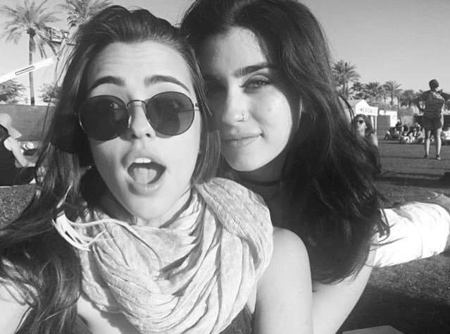 Lucy Vives y Lauren Jauregui selfie