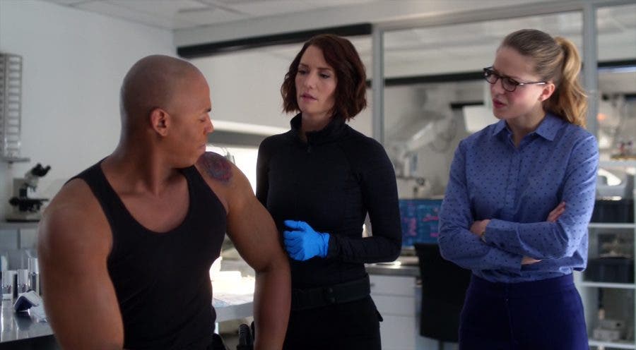 Alex, Kara y James en Supergirl