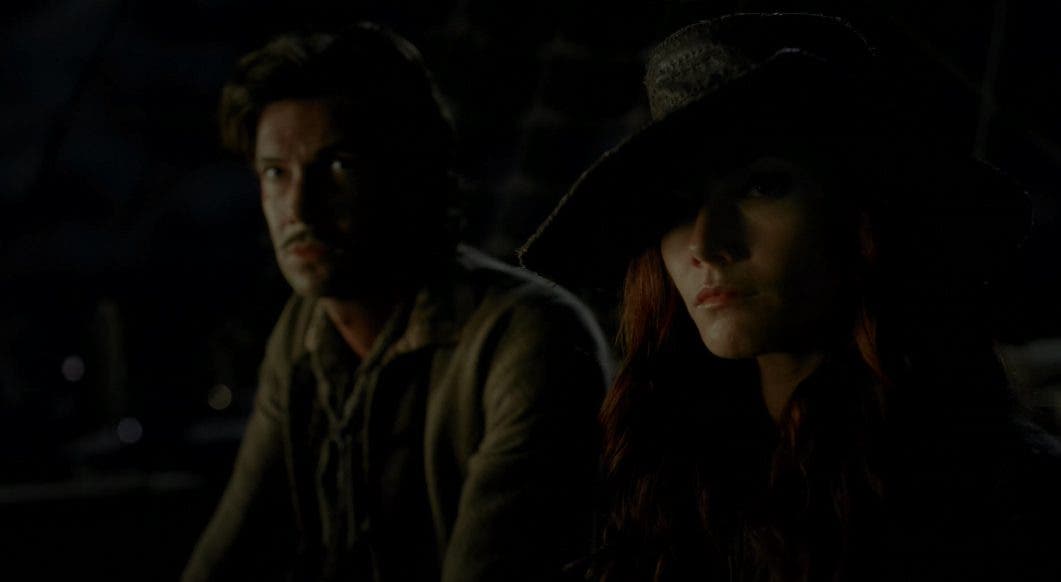 Anne Bonny y Jack platicando