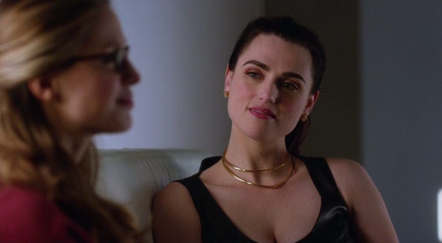 Lena Luthor y Kara Danvers platicando