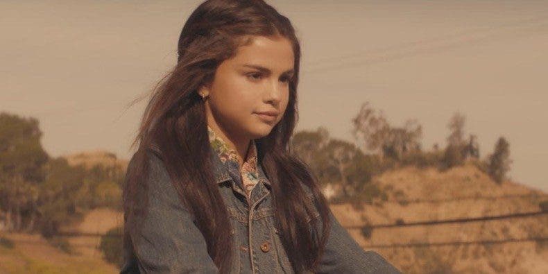 Selena Gomez le añade un toque lesbicanario al vídeo de Bad Liar