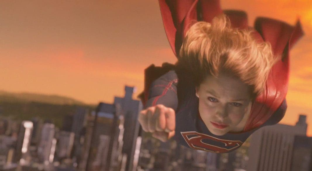 Supergirl volando