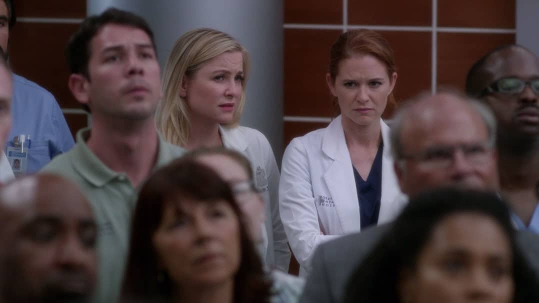 Arizona y Kepner hablando de Eliza