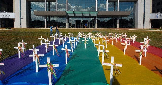 Cruces bandeira lgbt