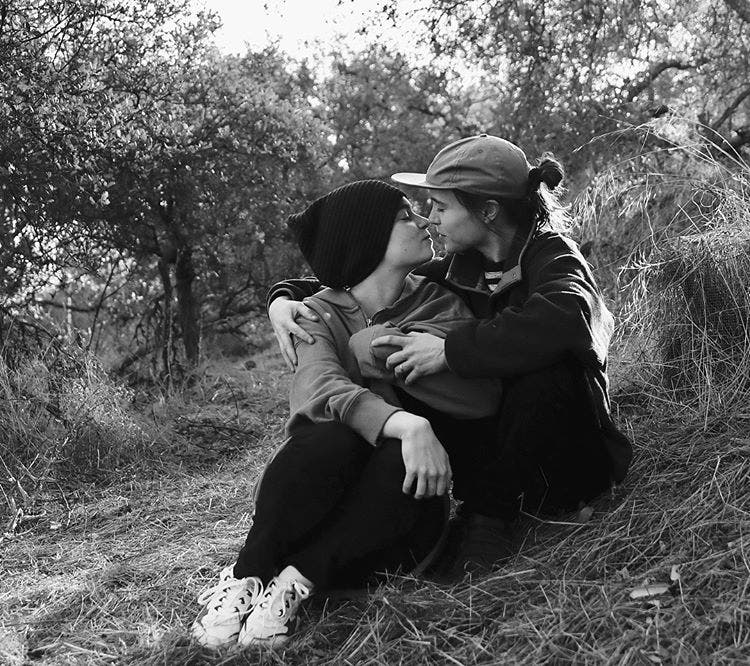 Ellen Page y Emma Portner beso