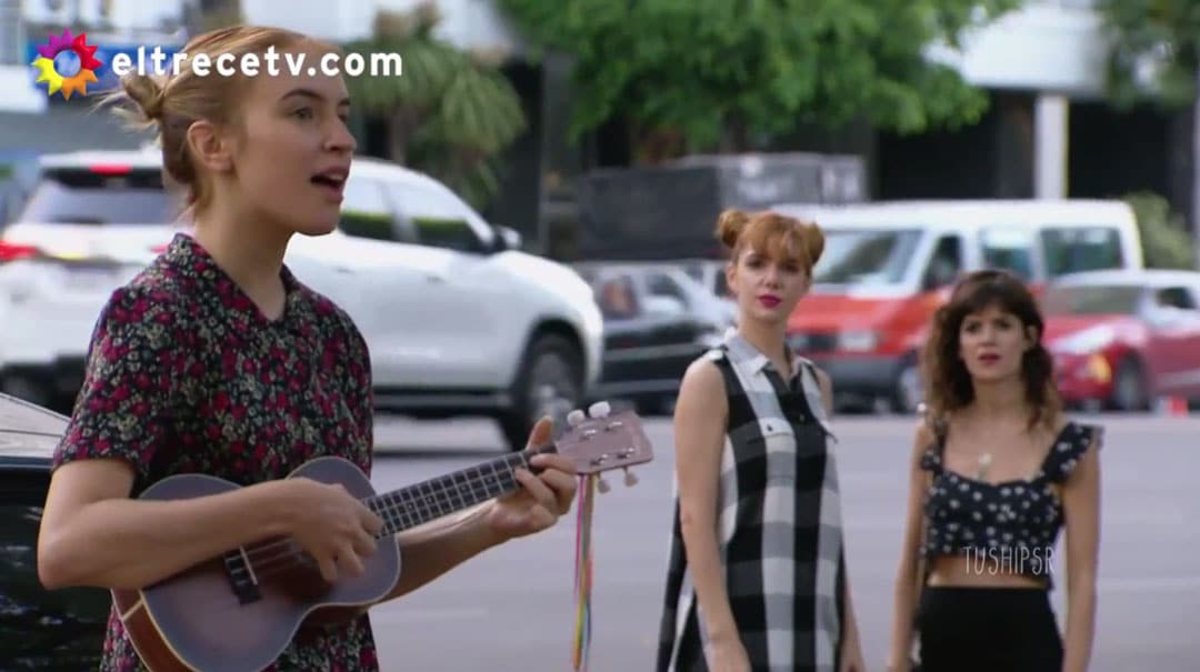 Flor y Jazmín conocen a Violeta