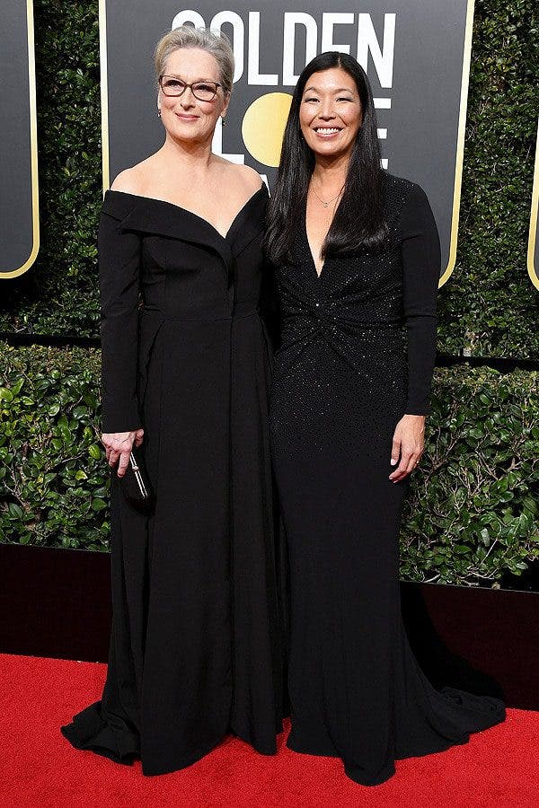 Meryl Streep y Ai-Jen Poo en los Globos de Oro