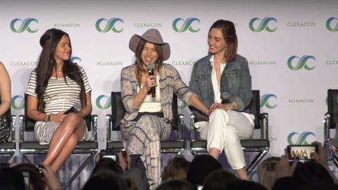 Dominique Provost-Chalkle y Katherine Barrell en ClexaCon2018