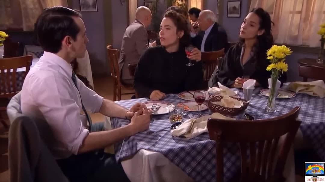 Bárbara y Mercedes comiendo con Carlos